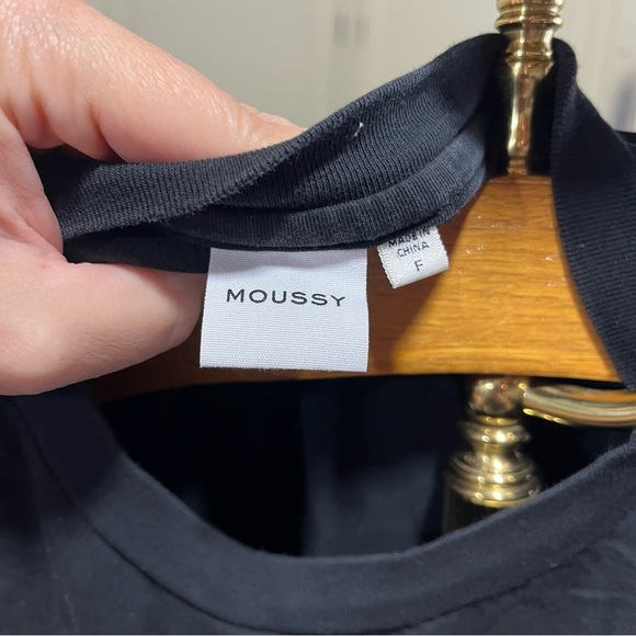 Moussy Black Tee with Floral Embroidery Boxy Sleeve Pleated Back Detail - Picture 7 of 9